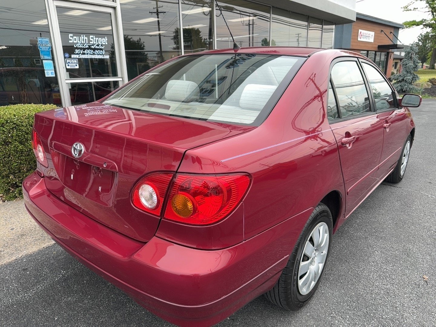 Used 2004 Toyota Corolla LE FWD image 3