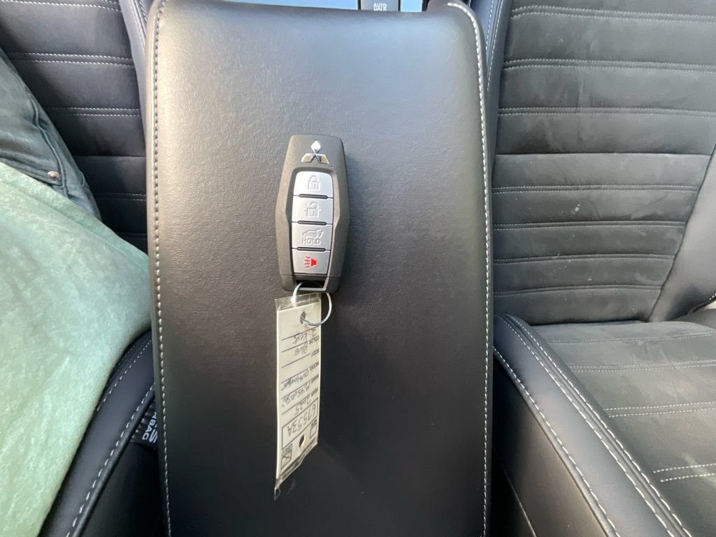 Used 2025 Mitsubishi Outlander SE AWD/4WD image 32