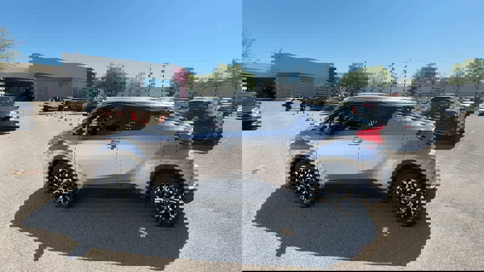 Used 2018 Toyota C-HR XLE image 5