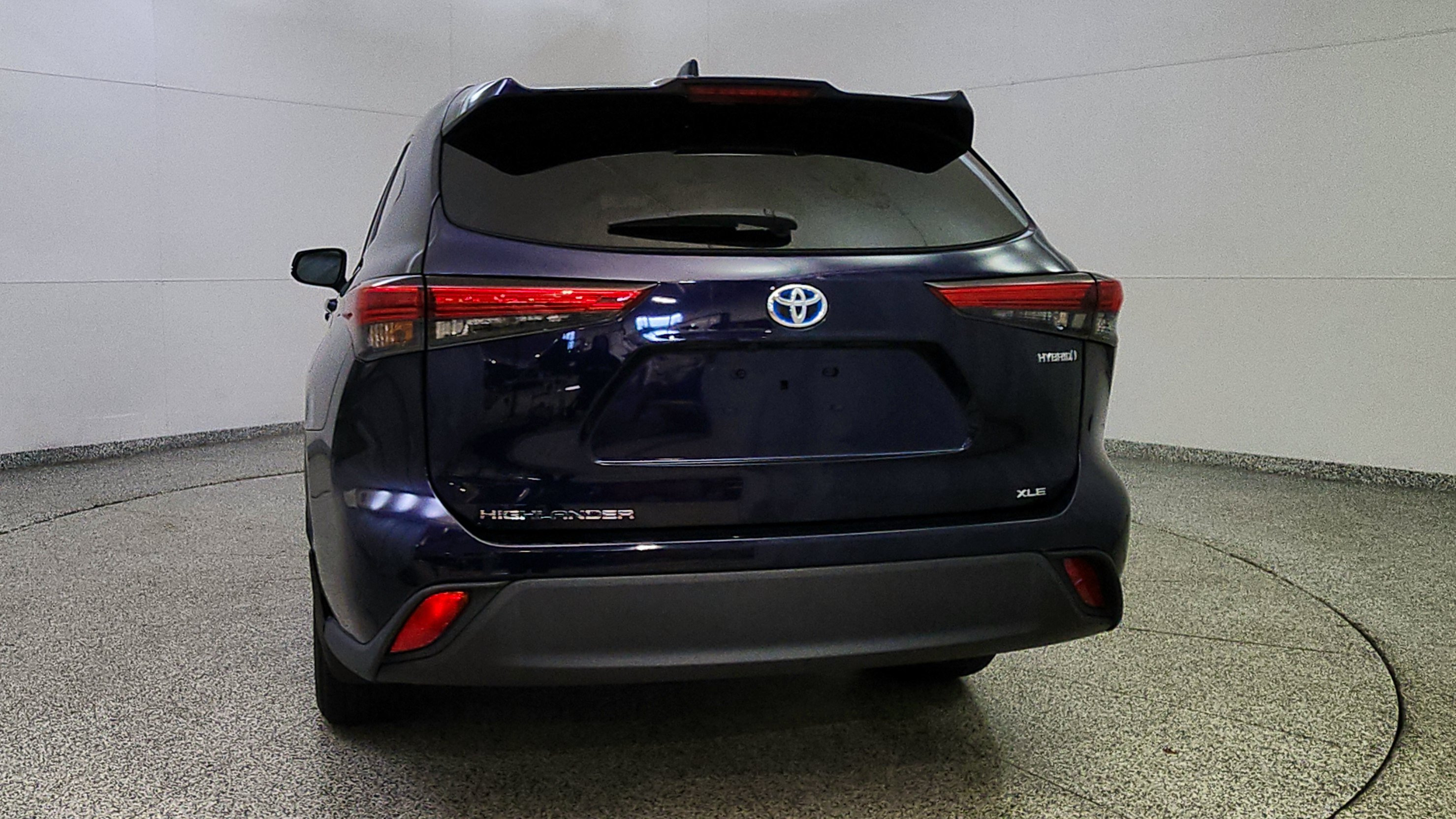Used 2023 Toyota Highlander XLE AWD/4WD image 6