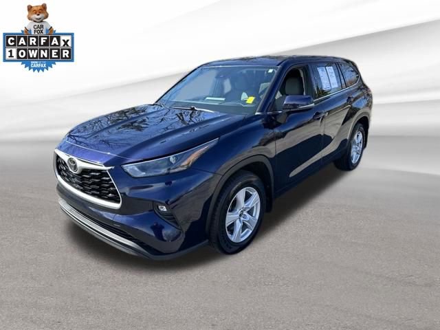 Used 2022 Toyota Highlander LE image 3