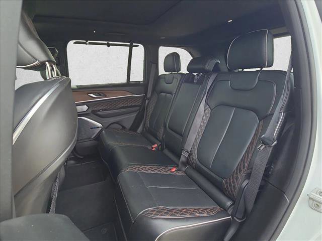 Used 2022 Jeep Grand Cherokee Summit w/ Luxury Tech Group V AWD/4WD image 17