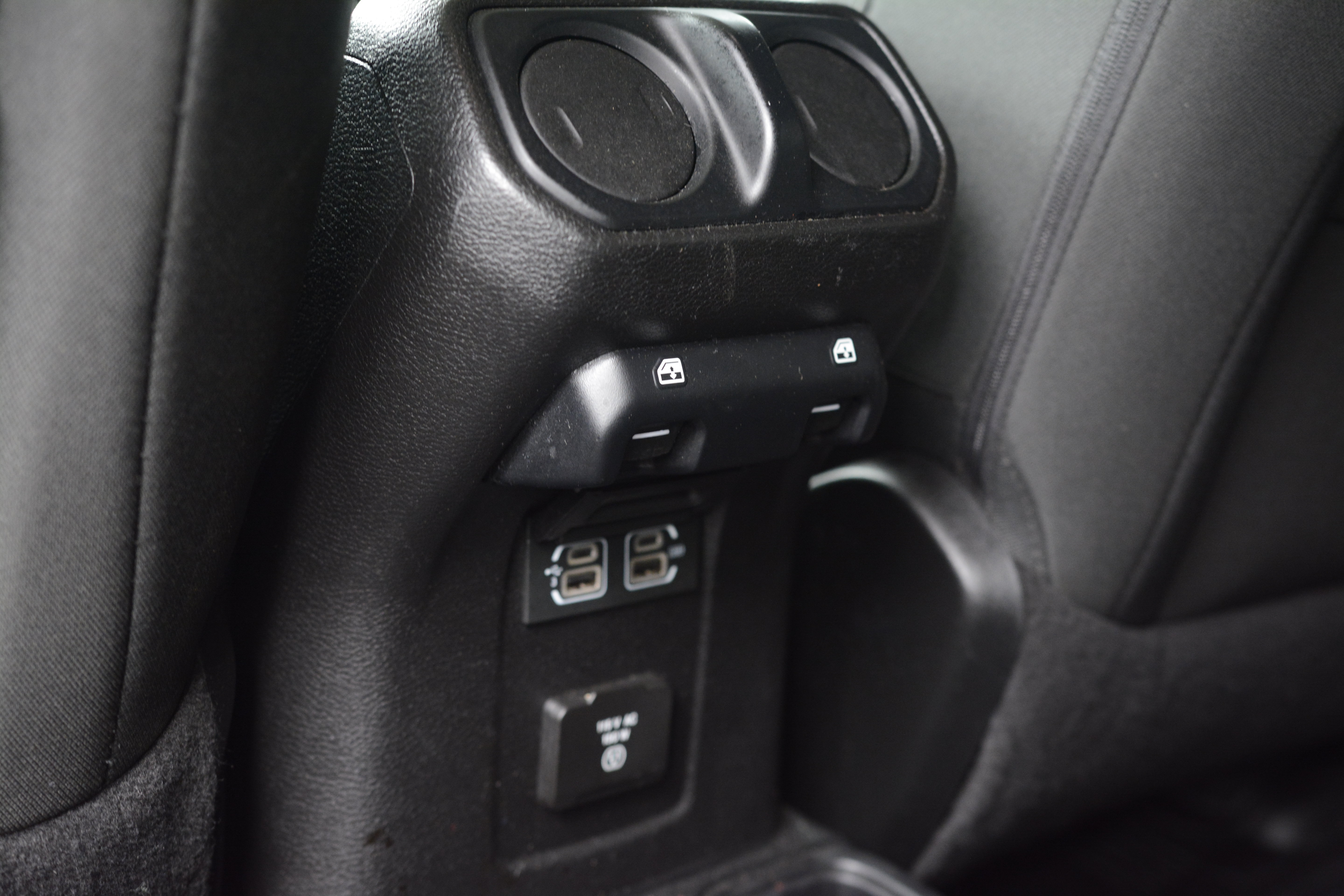 Used 2018 Jeep Wrangler Unlimited Sahara AWD/4WD image 32
