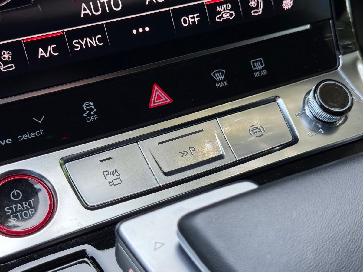 Used 2024 Audi SQ8 e-tron Prestige w/ Prestige Package AWD/4WD image 28