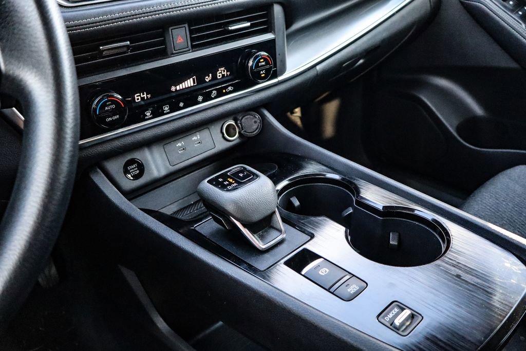 Used 2024 Nissan Rogue SV image 29