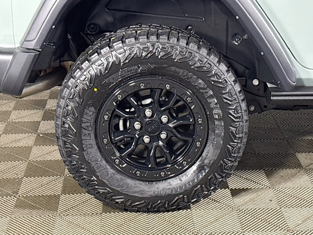 Used 2023 Jeep Wrangler Unlimited Rubicon 4xe AWD/4WD image 24