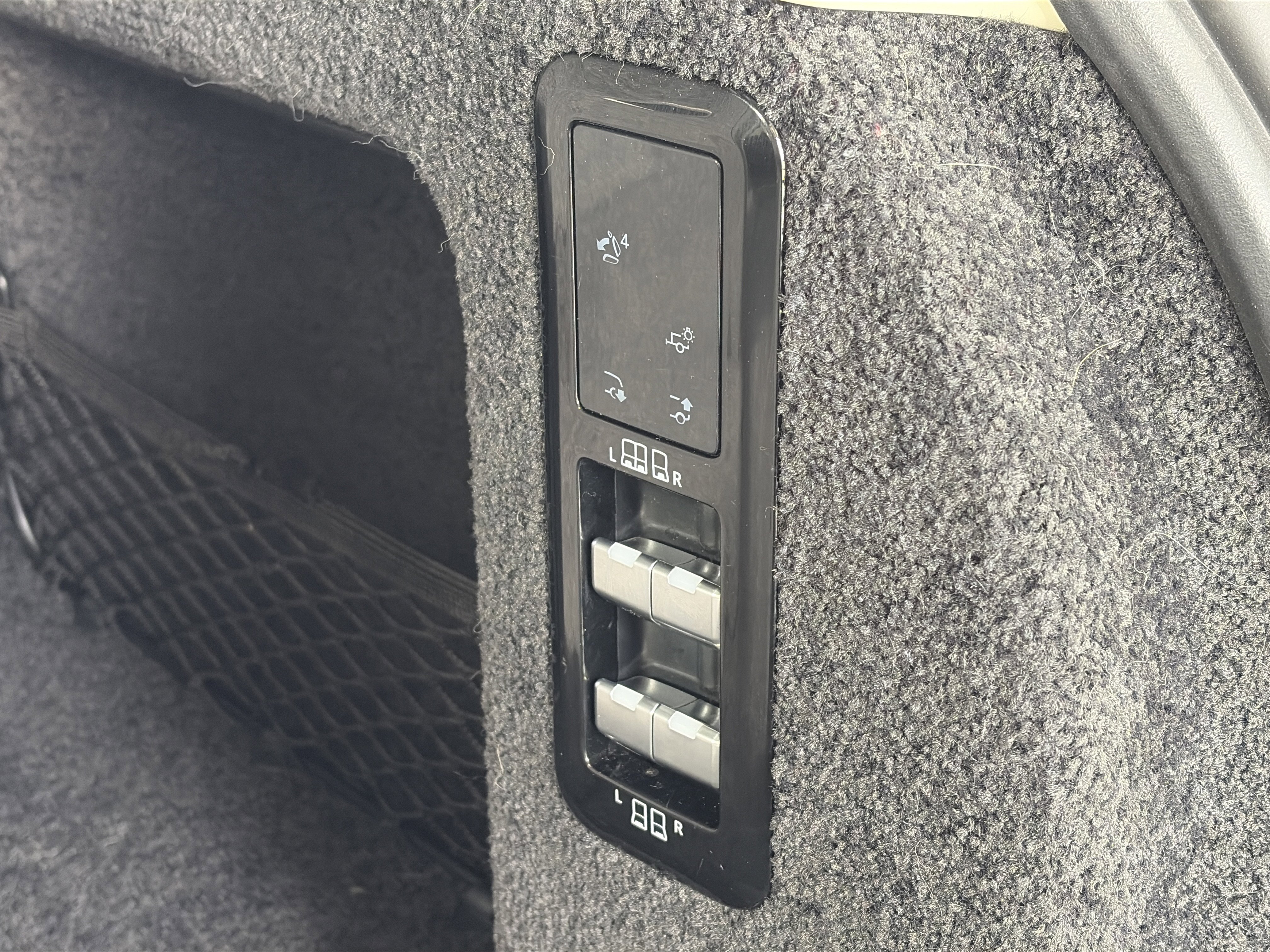 Used 2024 Land Rover Range Rover Long Wheelbase Autobiography image 16