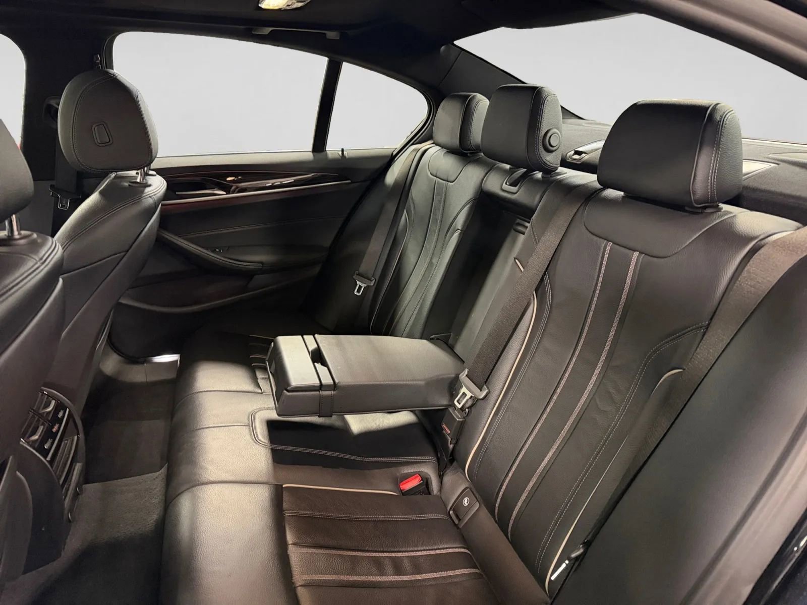 Used 2018 BMW 530i xDrive 530i xDrive Sedan 4D w/ Premium Package image 37