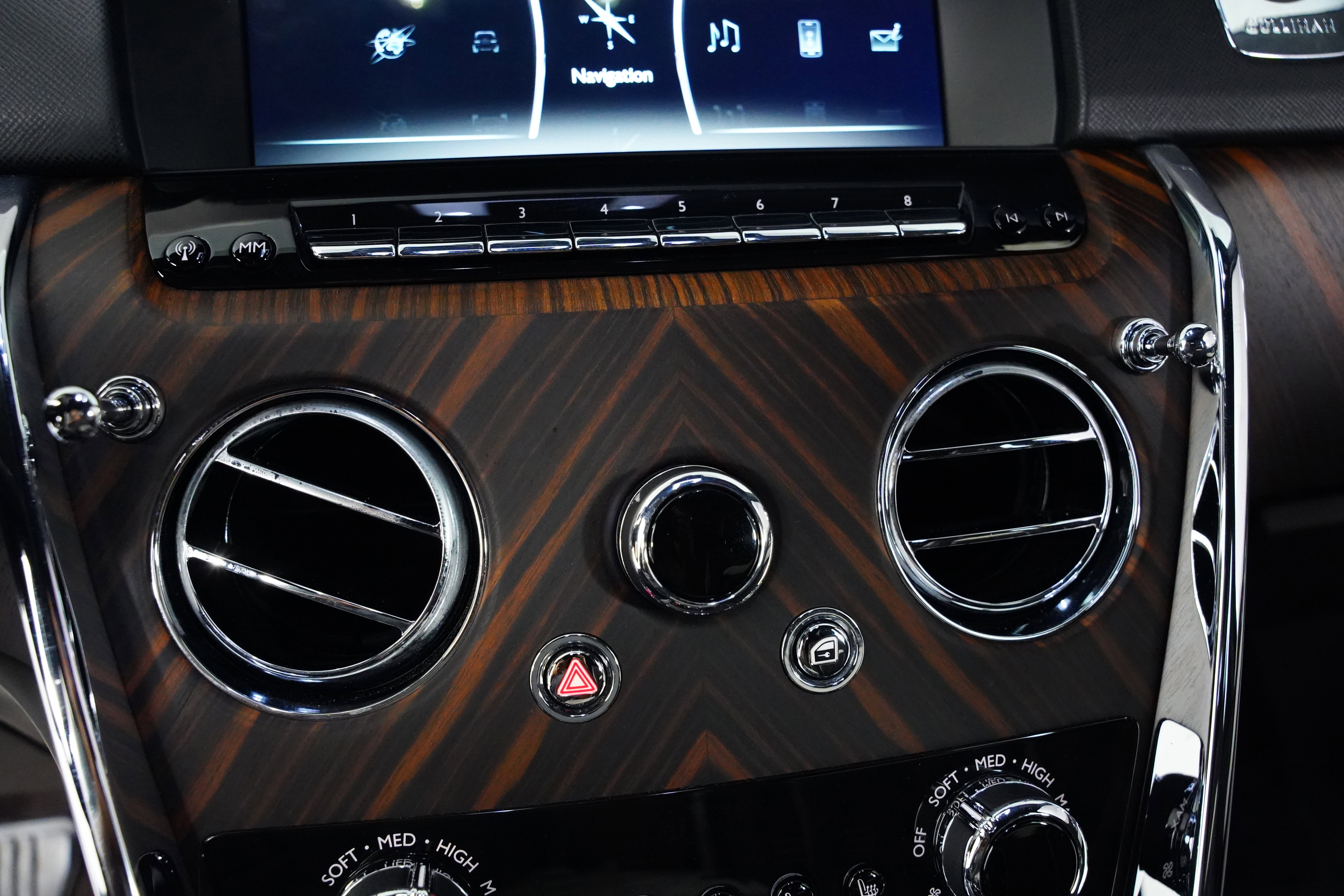 Used 2023 Rolls-Royce Cullinan w/ Cullinan Package image 56