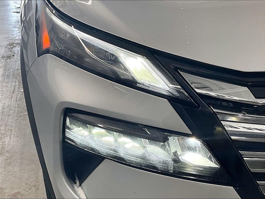 Used 2024 Nissan Rogue S image 30