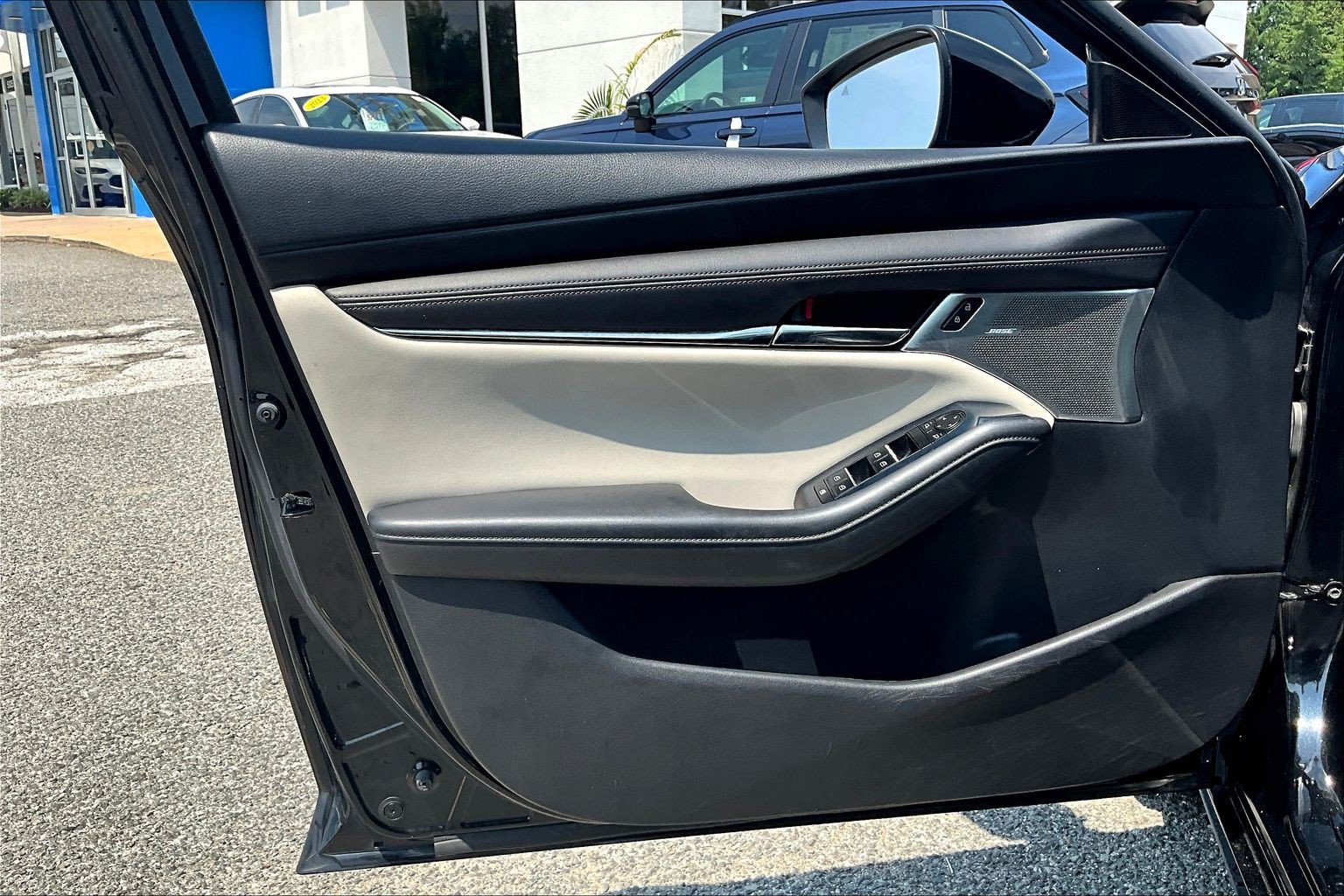 Used 2019 MAZDA MAZDA3 Hatchback w/ Preferred Package FWD image 16
