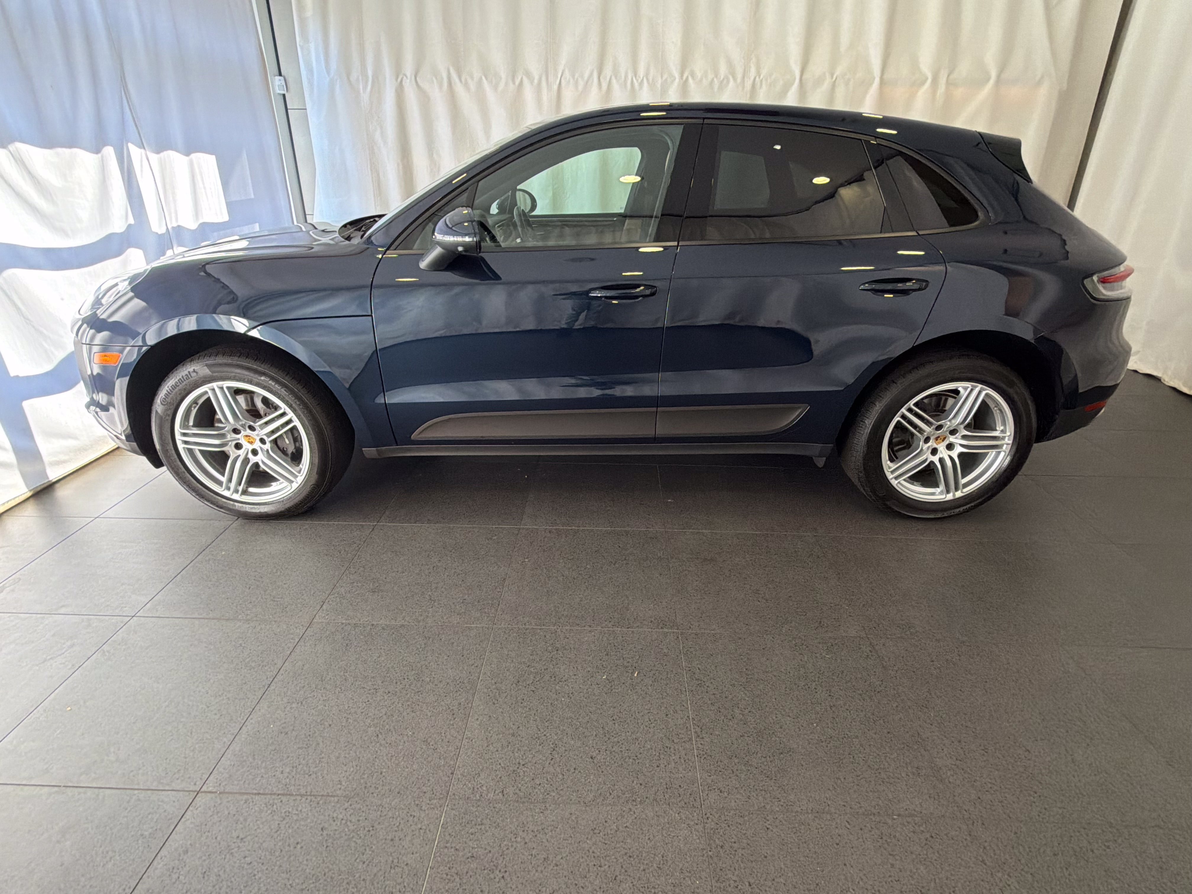 Certified 2021 Porsche Macan AWD/4WD image 2