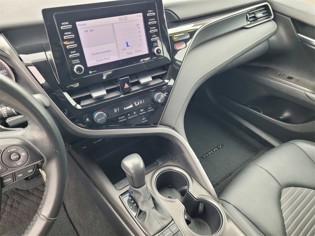 Used 2020 Toyota Camry SE image 19