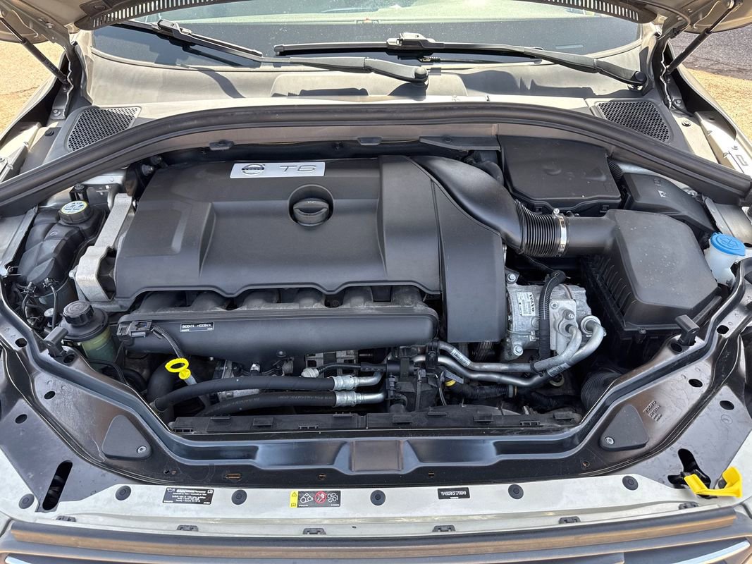 Used 2015 Volvo XC60 T6 w/ Proximity Package image 49