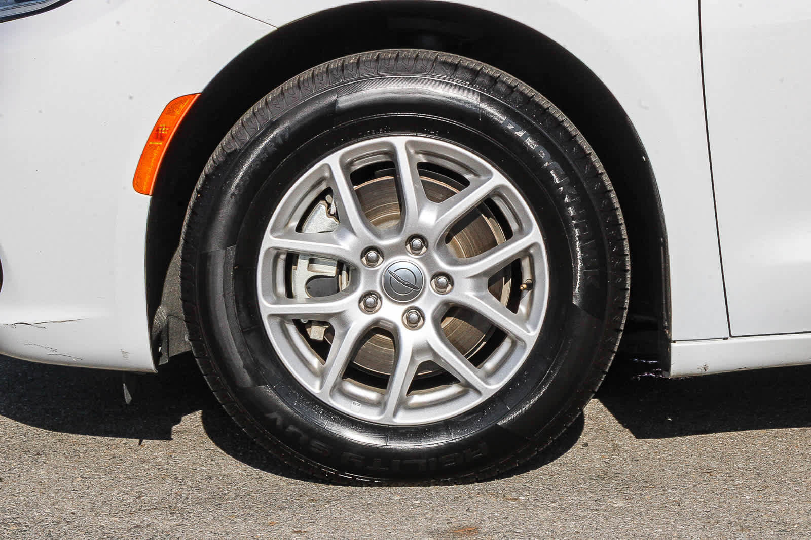 Used 2024 Chrysler Pacifica Touring-L FWD image 11