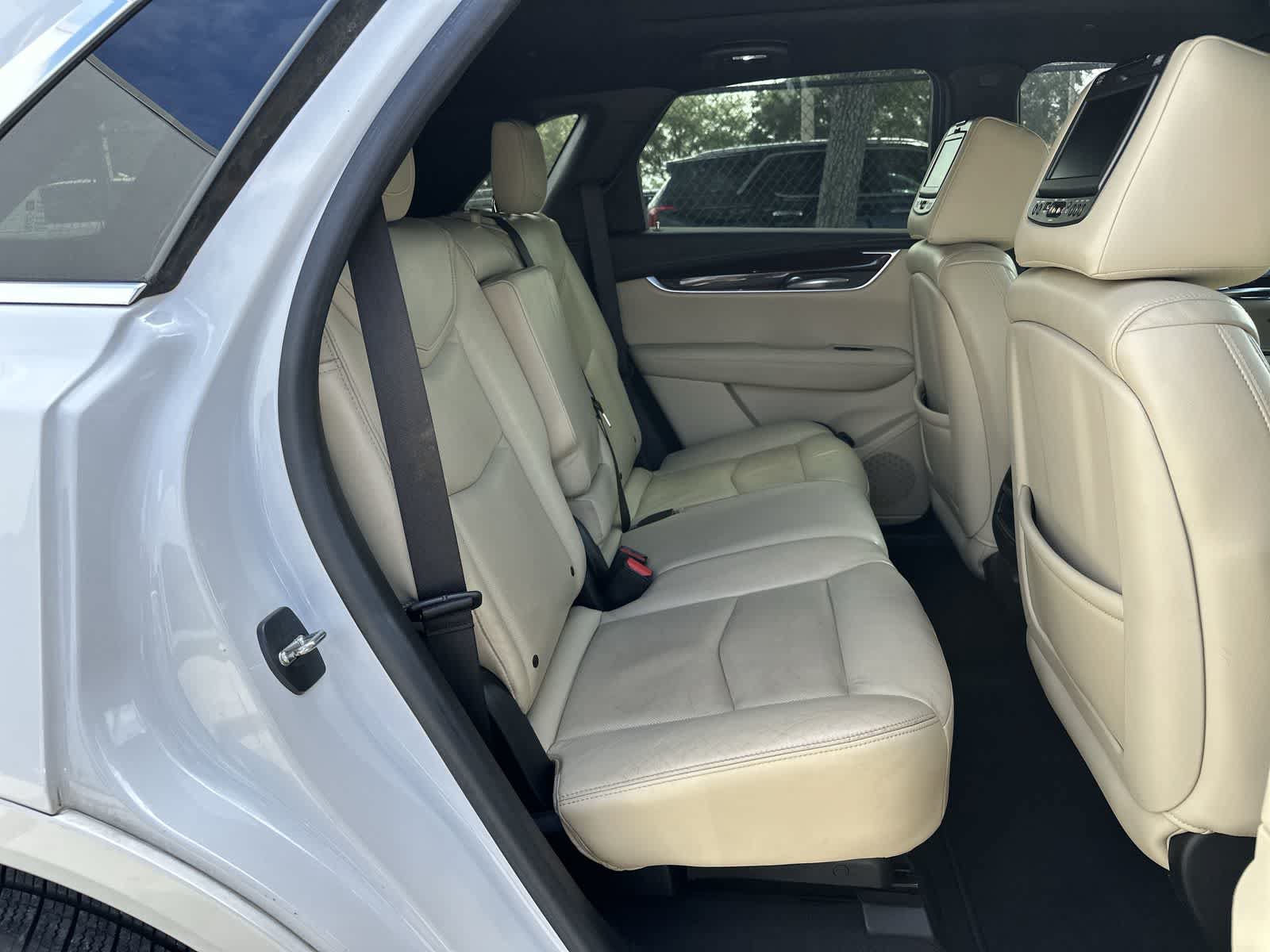 Used 2017 Cadillac XT5 Luxury FWD image 18