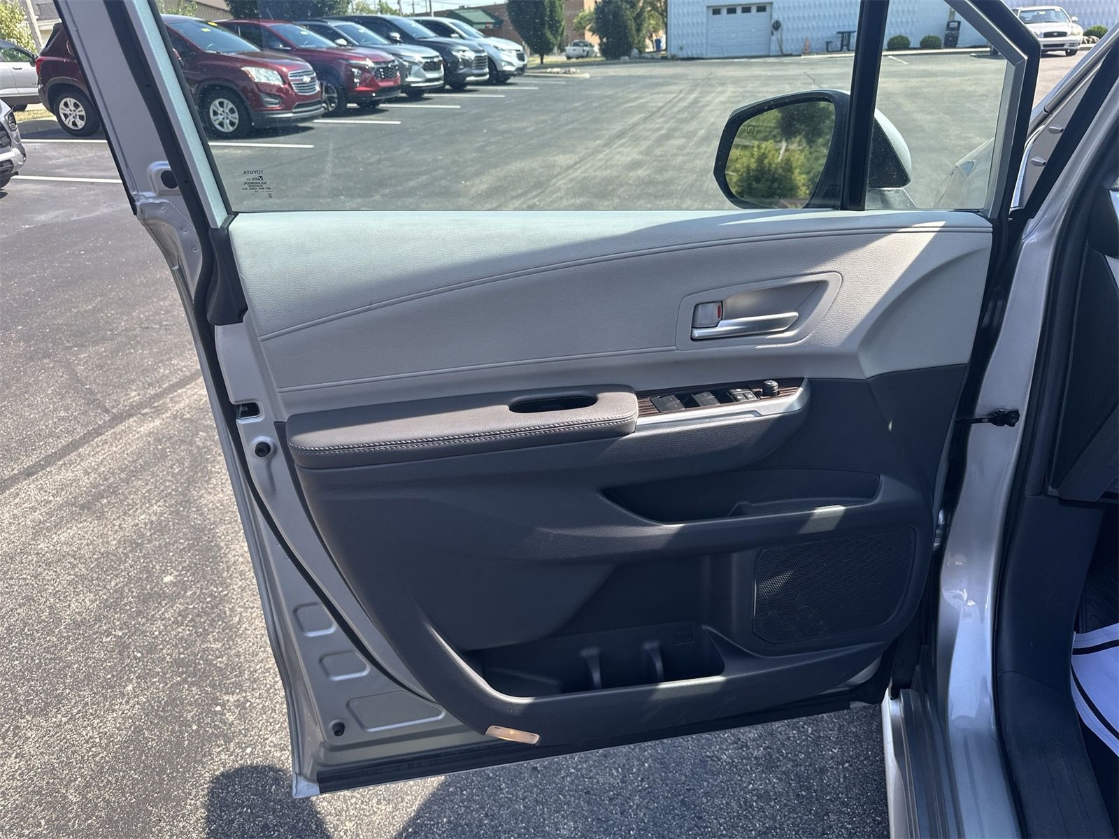 Used 2024 Toyota Sienna XLE image 21