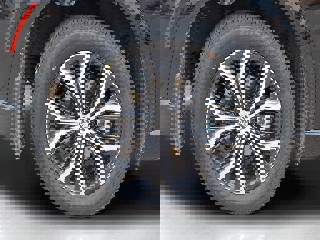 New 2025 Toyota Crown Signia XLE image 8