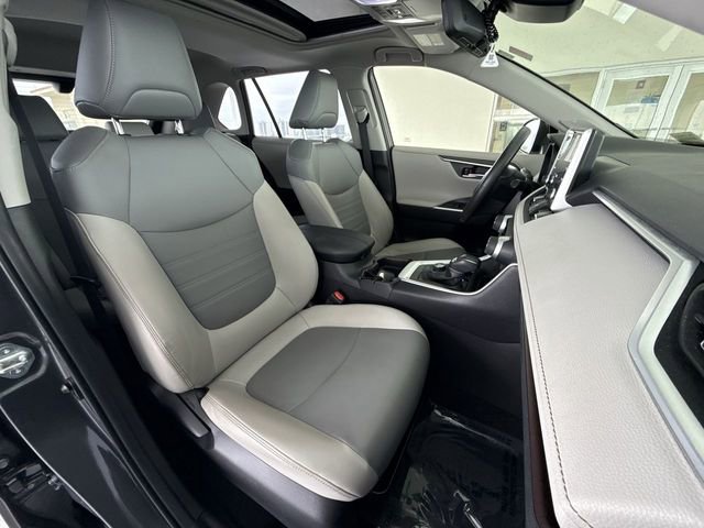 Used 2020 Toyota RAV4 Limited AWD/4WD image 26