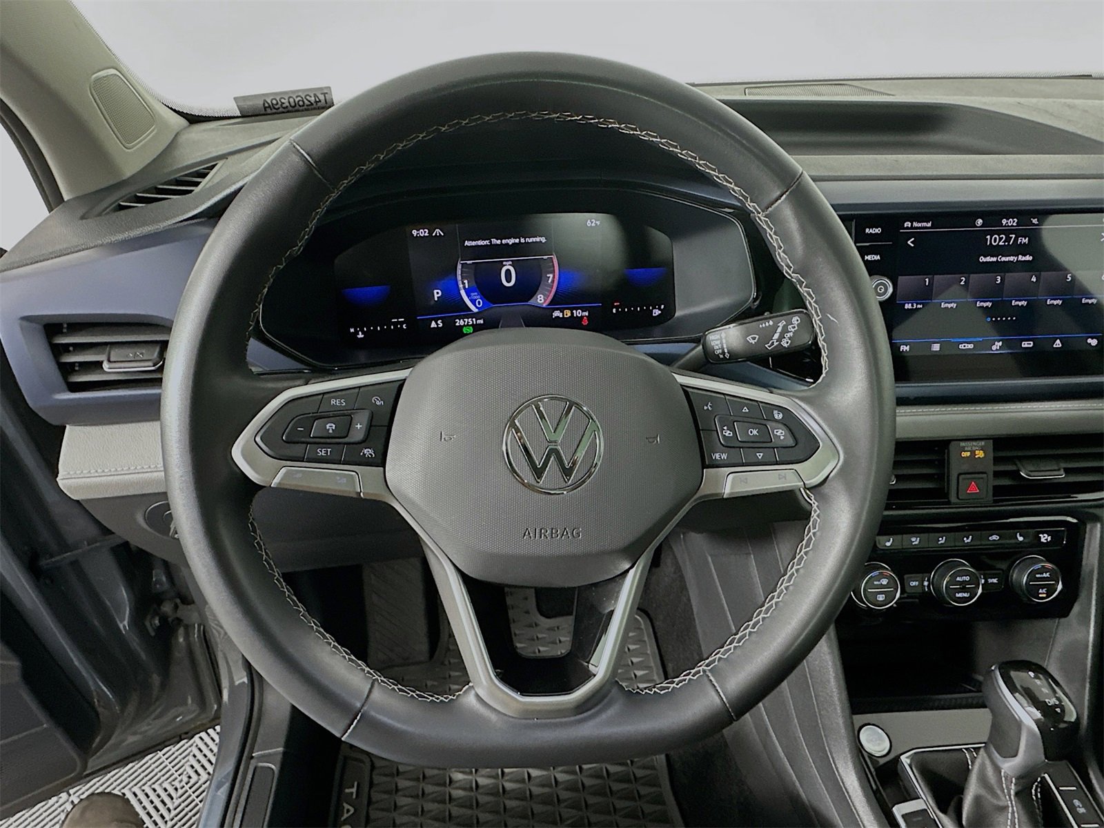 Used 2024 Volkswagen Taos SE w/ Panoramic Sunroof Package image 11