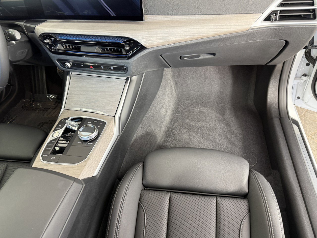 Used 2025 BMW 430i Coupe w/ Premium Package image 12