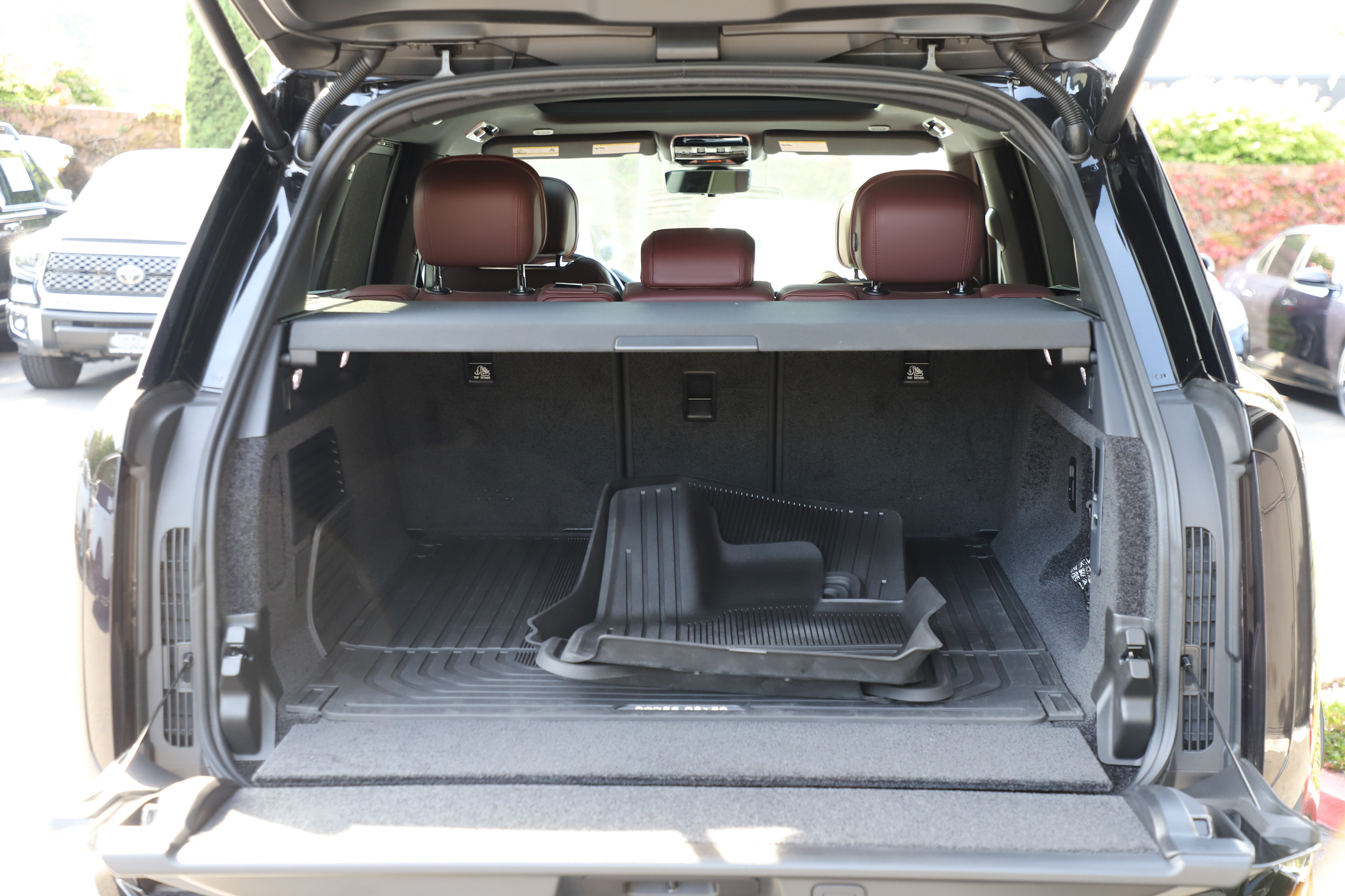 Certified 2025 Land Rover Range Rover SE AWD/4WD image 12