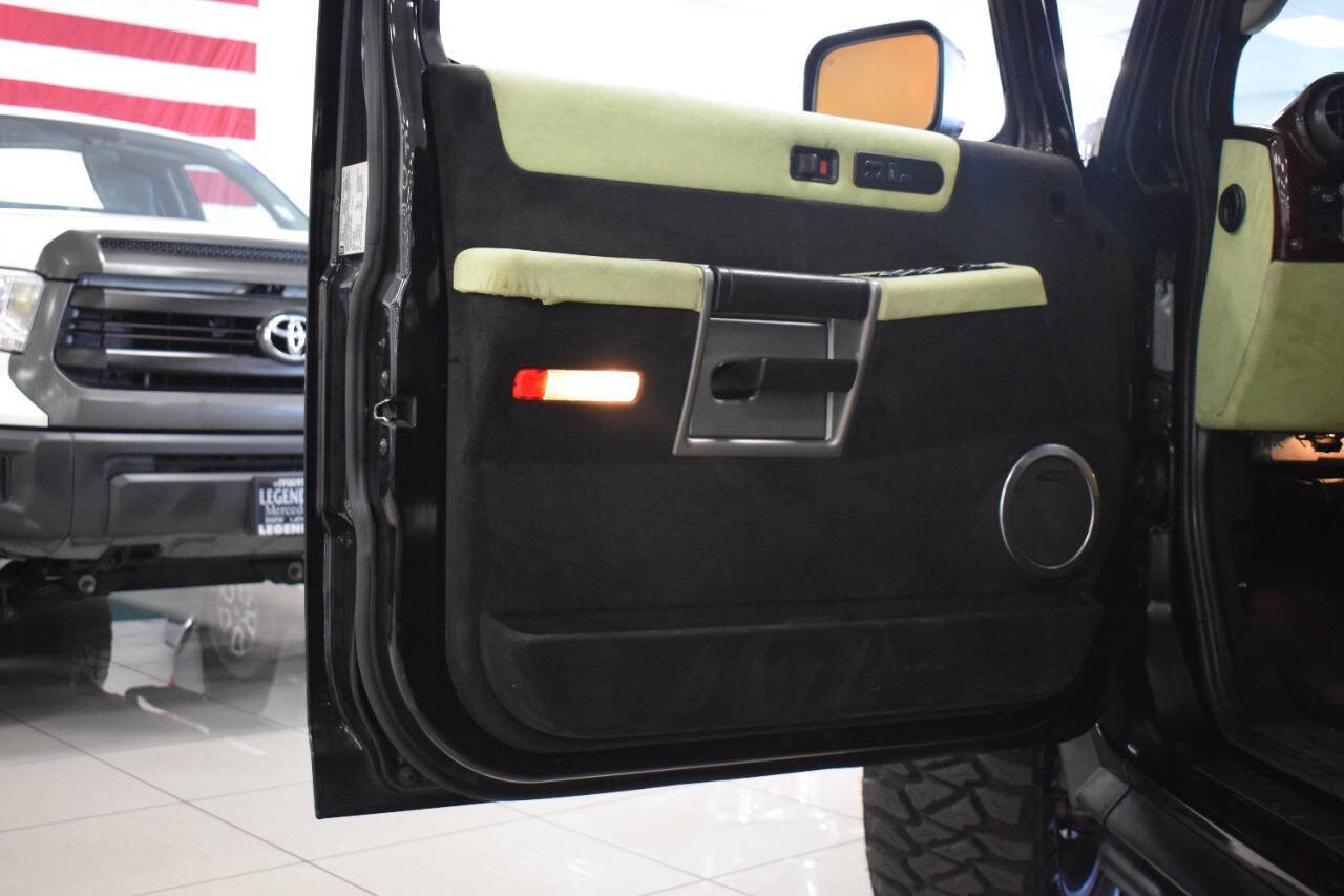 Used 2003 HUMMER H2 w/ Preferred Equipment Group image 44