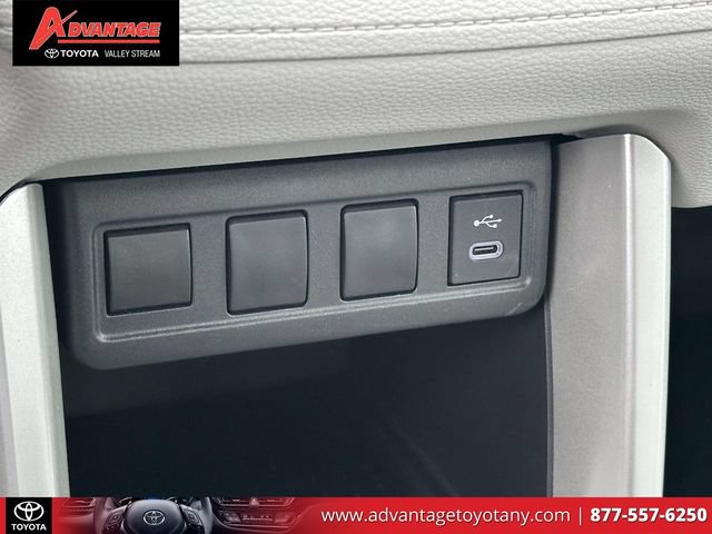 Certified 2025 Toyota Corolla Cross L AWD/4WD image 31