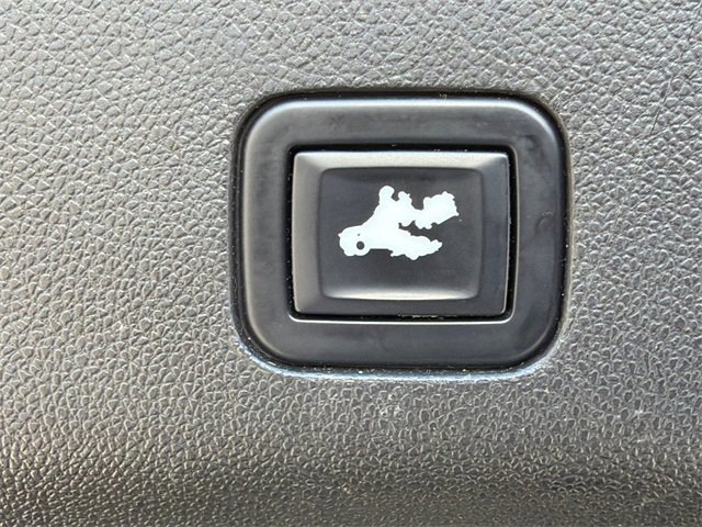 Used 2022 GMC Yukon SLT w/ SLT Premium Package image 19