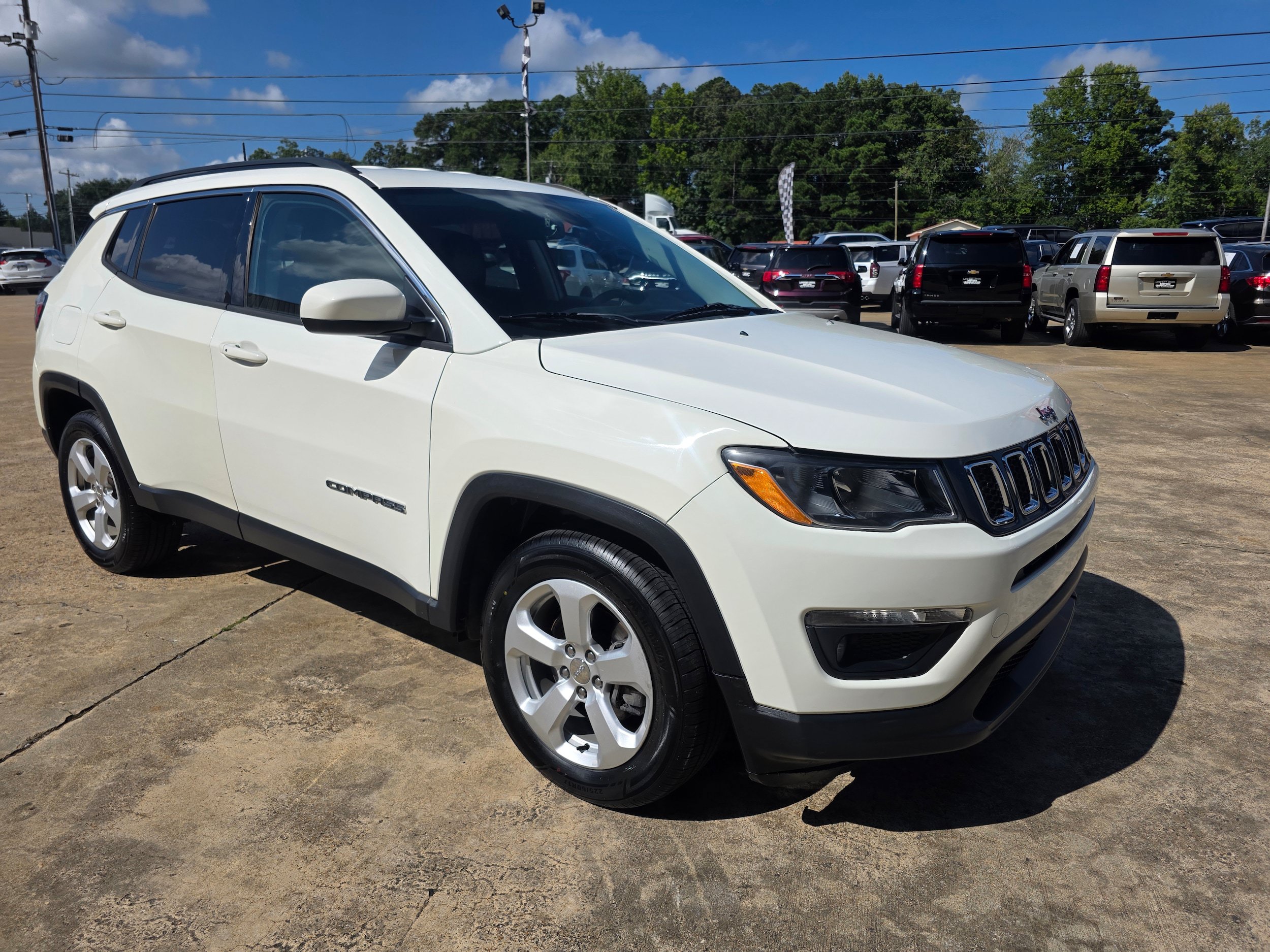 Used 2019 Jeep Compass Latitude FWD image 3