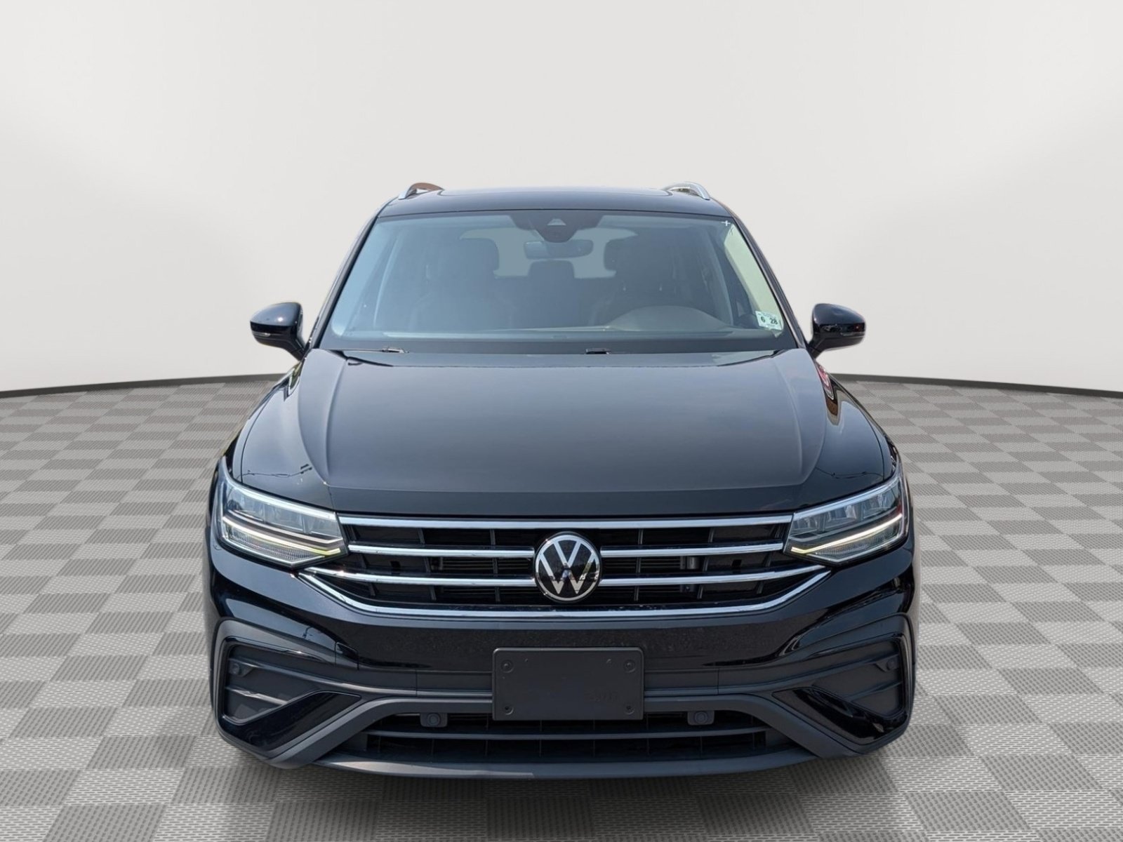 Used 2023 Volkswagen Tiguan SE w/ Panoramic Sunroof Package AWD/4WD image 8