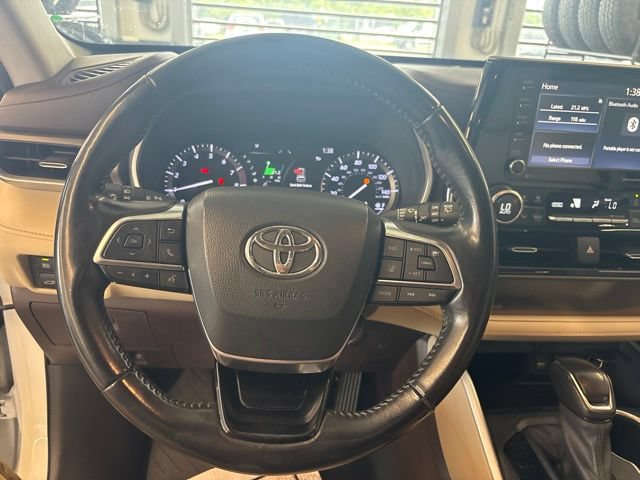 Used 2020 Toyota Highlander XLE FWD image 31