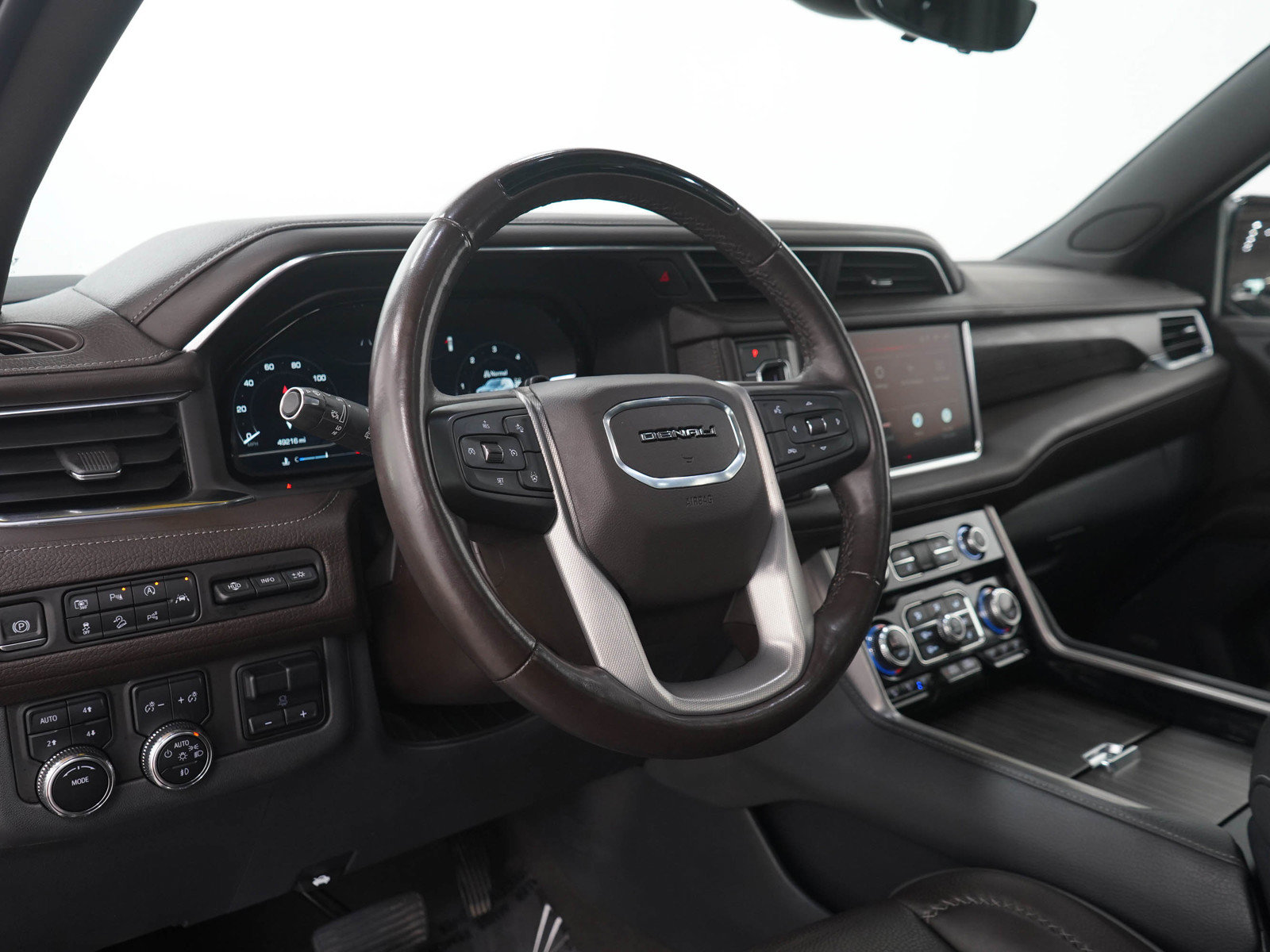 Used 2023 GMC Yukon XL Denali w/ Advanced Technology Package AWD/4WD image 27