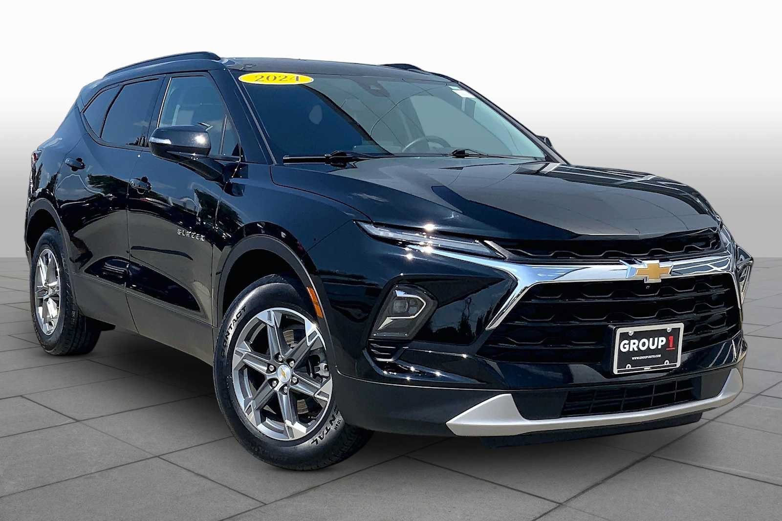 Used 2024 Chevrolet Blazer LT w/ Sound & Technology Package AWD/4WD image 3