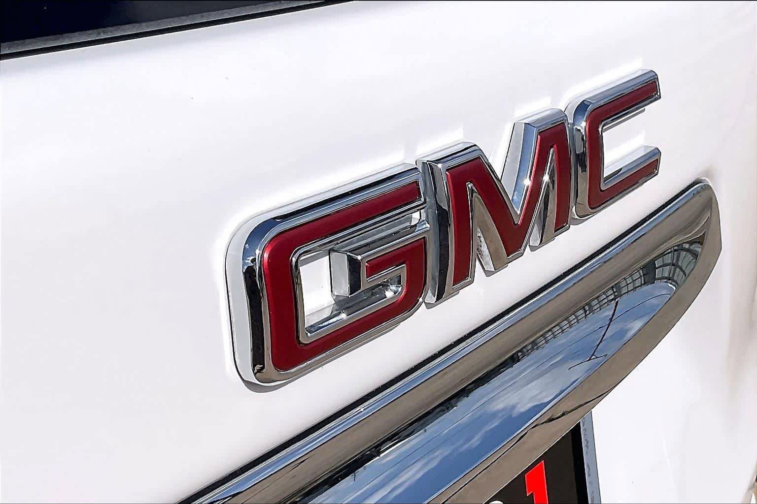 Used 2024 GMC Terrain SLE FWD image 57
