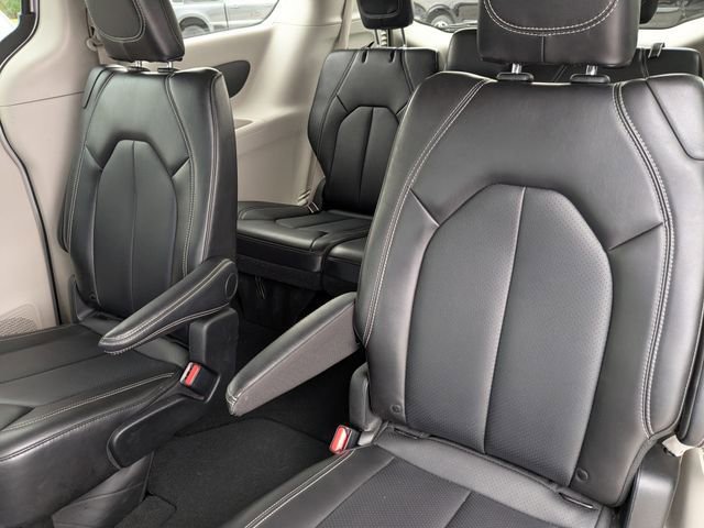 Used 2024 Chrysler Pacifica Touring-L FWD image 26