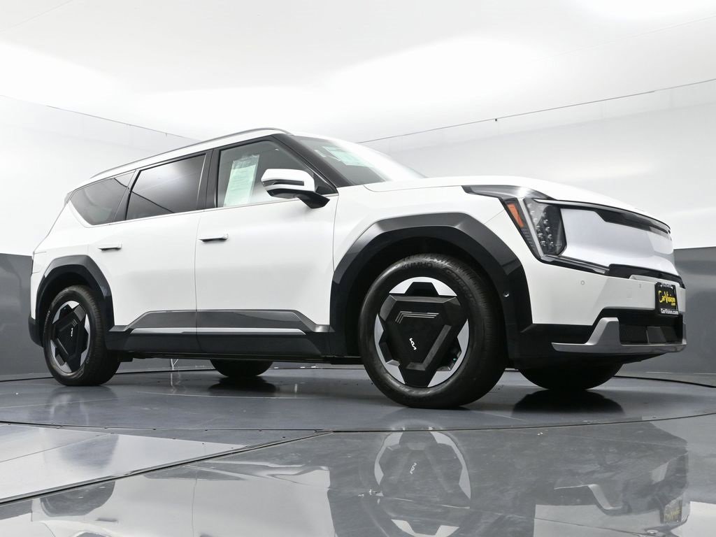 Used 2024 Kia EV9 Land image 51