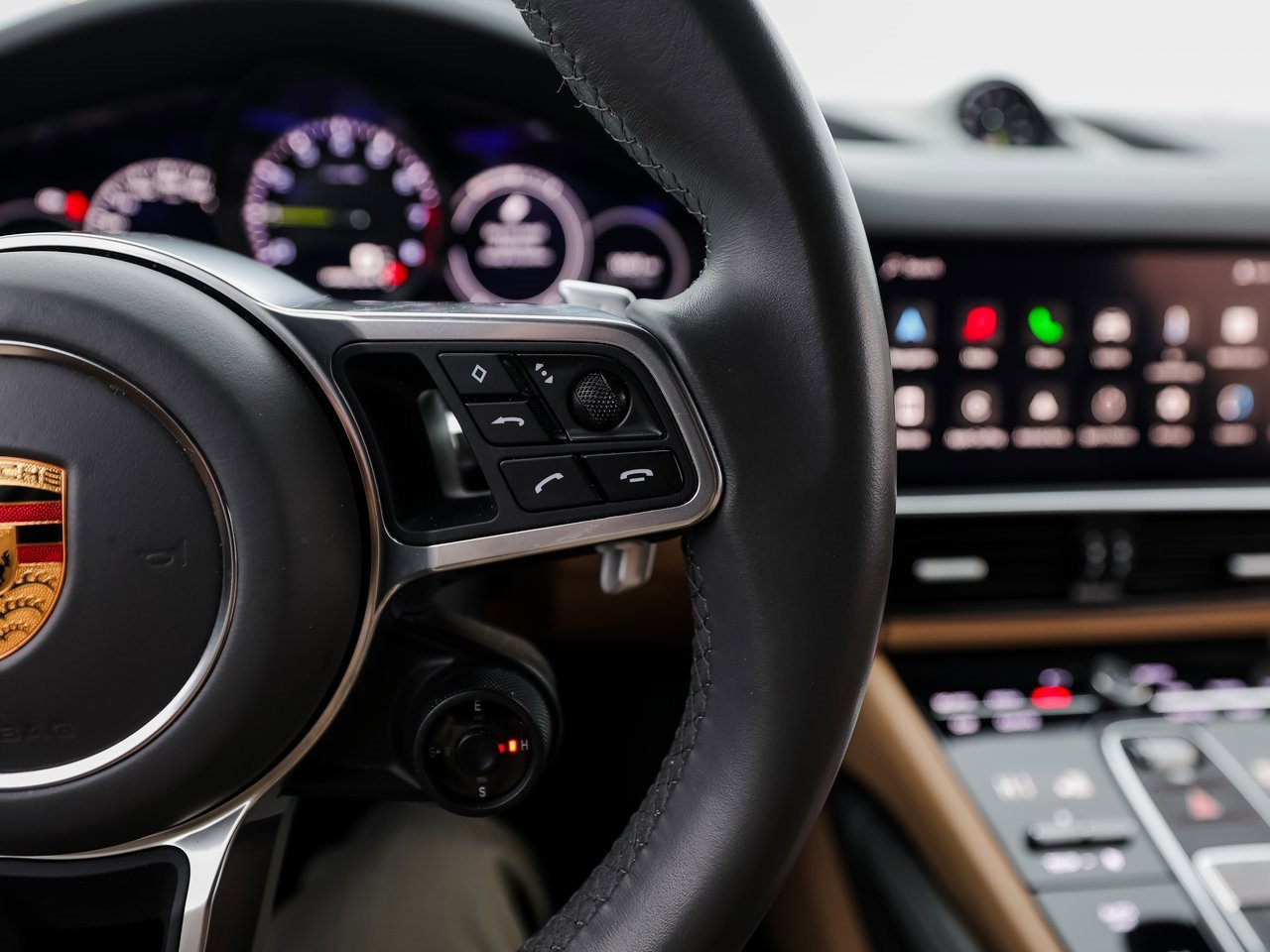 Certified 2022 Porsche Cayenne E-Hybrid image 16