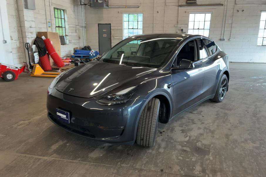 Used 2024 Tesla Model Y Long Range AWD/4WD image 2