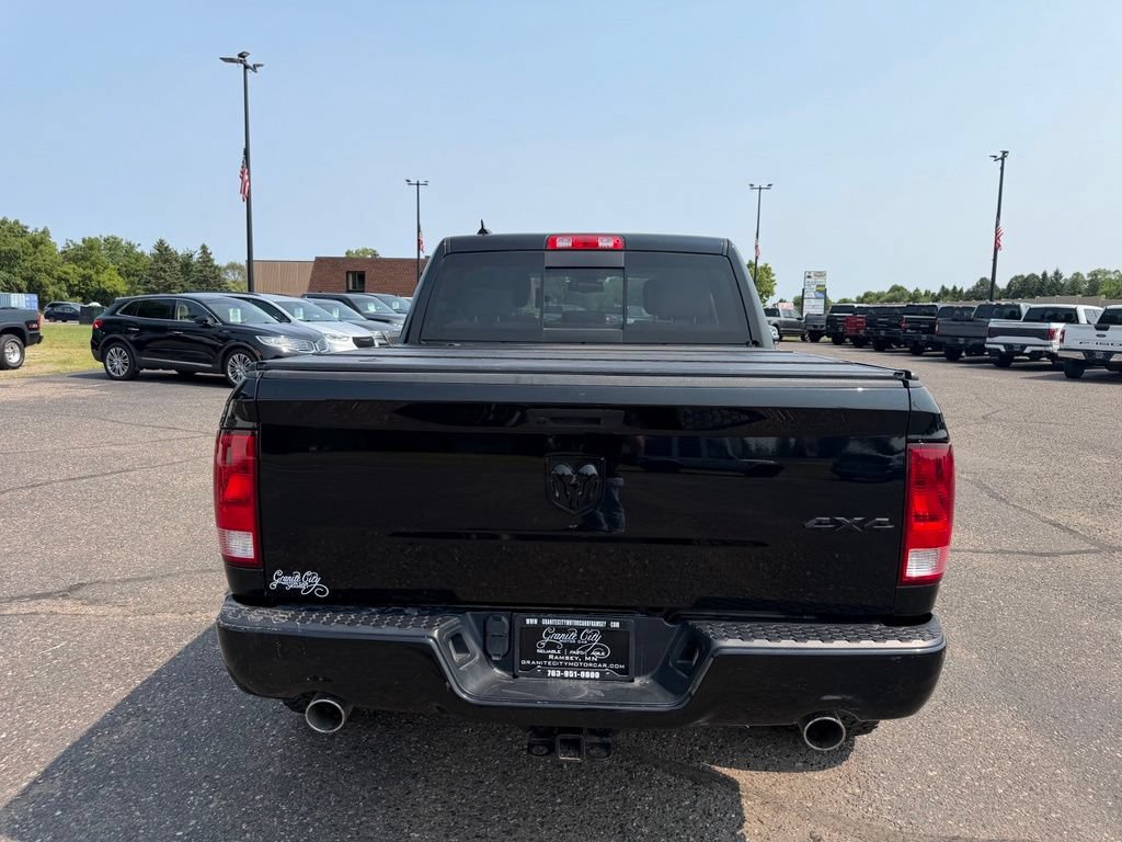 Used 2019 RAM 1500 Classic SLT w/ Black Appearance Group AWD/4WD image 6