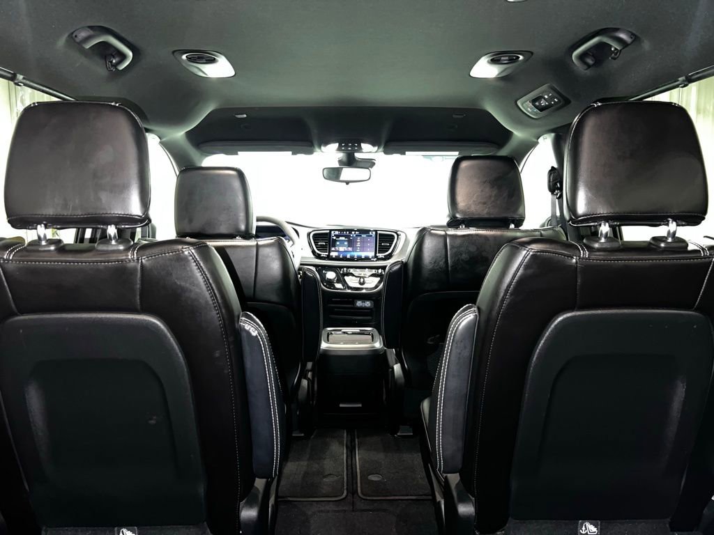 Used 2023 Chrysler Pacifica Touring-L w/ S Appearance Package image 35