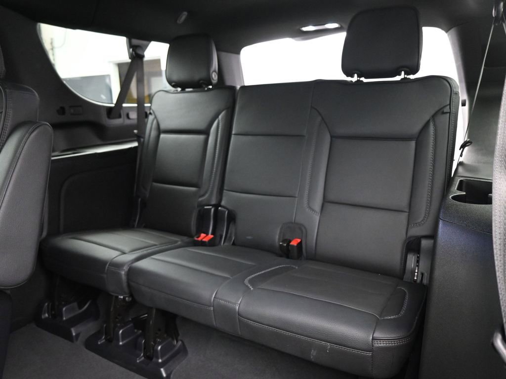 Used 2025 GMC Yukon XL Denali AWD/4WD image 24