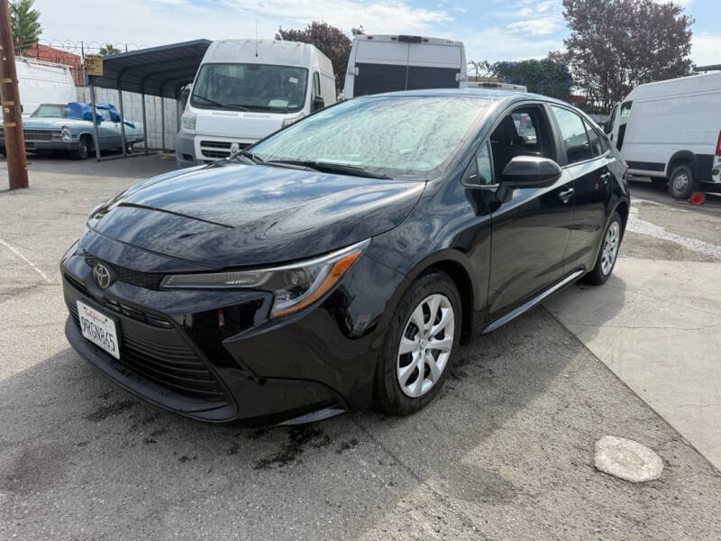 Used 2025 Toyota Corolla LE FWD image 3