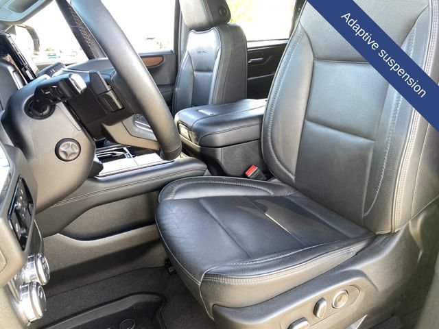 Used 2025 GMC Yukon Denali w/ Sun & Power Step Package AWD/4WD image 23