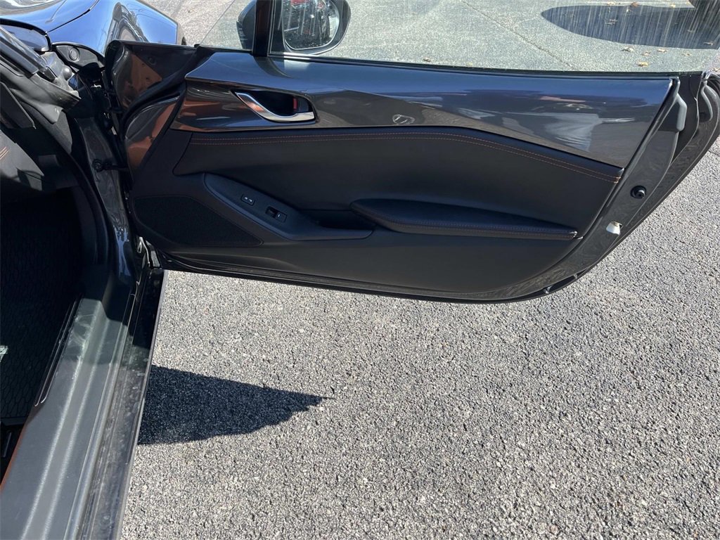Used 2022 MAZDA MX-5 Miata RF Grand Touring w/ Weather Package image 11