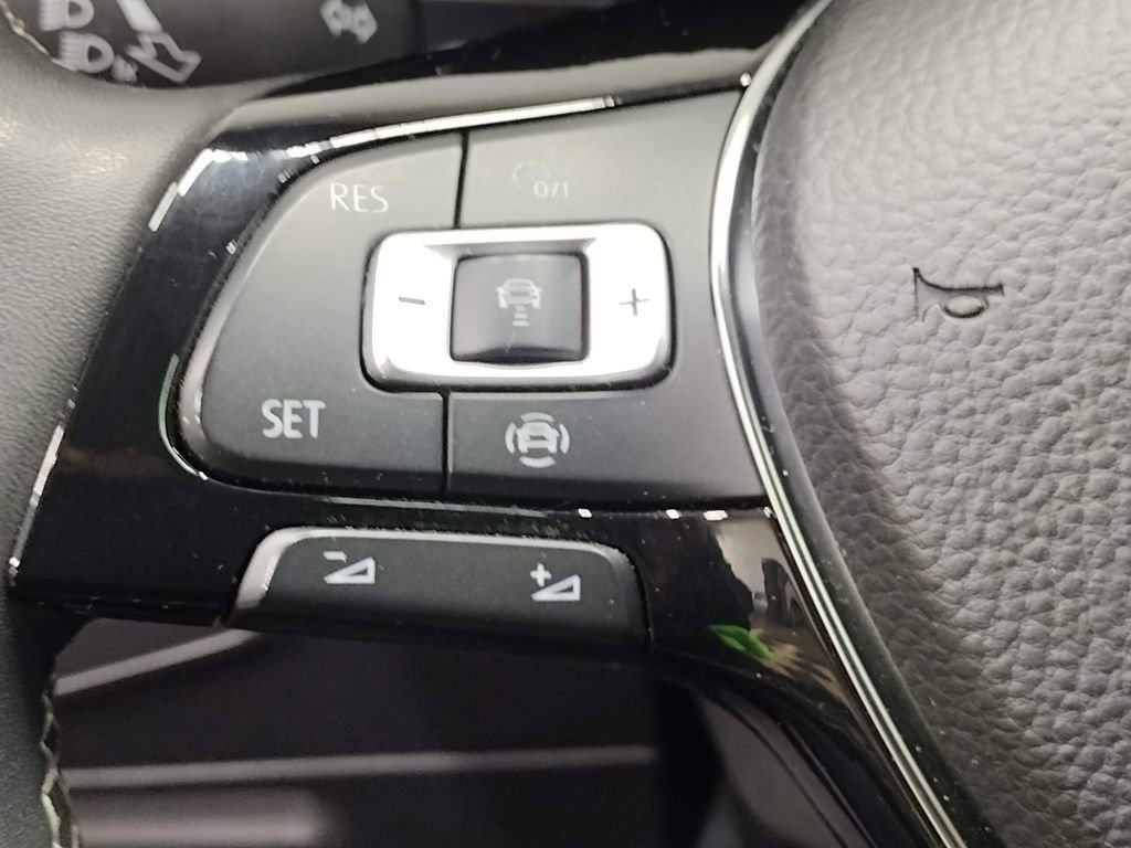 Used 2021 Volkswagen Tiguan SEL image 29