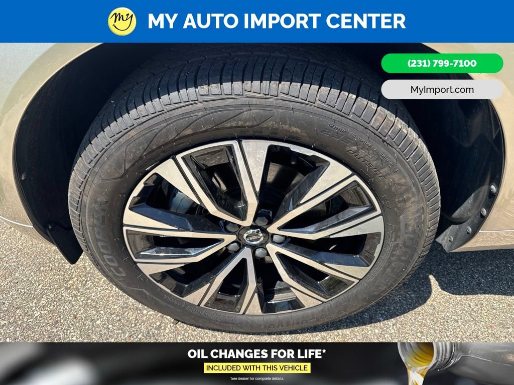 Used 2023 Volvo XC60 B5 Plus AWD/4WD image 9
