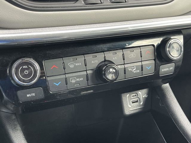 Used 2023 Jeep Compass Limited image 30