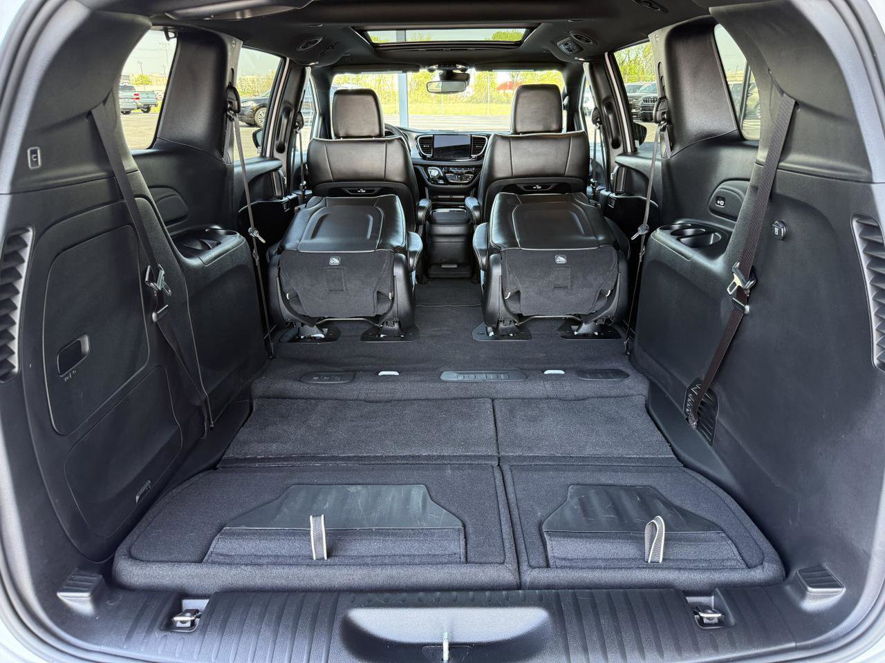 Used 2023 Chrysler Pacifica Limited w/ S Appearance Package FWD image 50