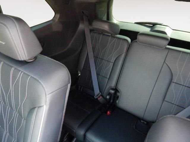 Used 2025 Buick Enclave Avenir w/ Super Cruise Package image 12